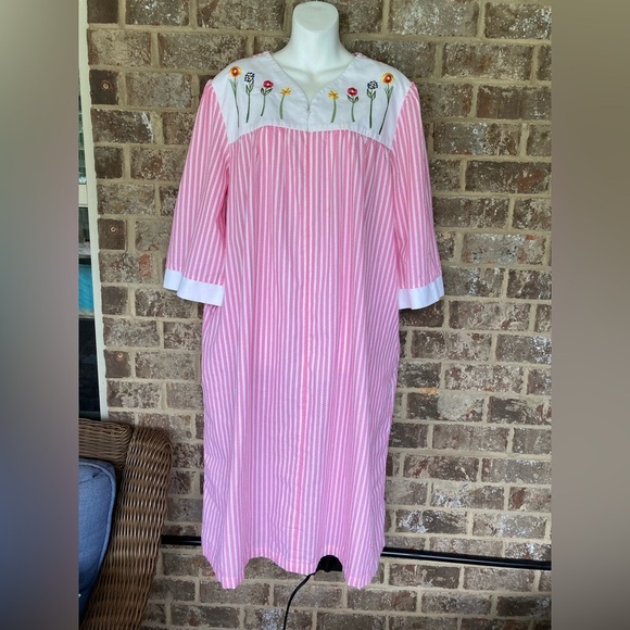 Vintage Other - Vintage National striped floral embroidered zip front night dress mumu Size 1X
